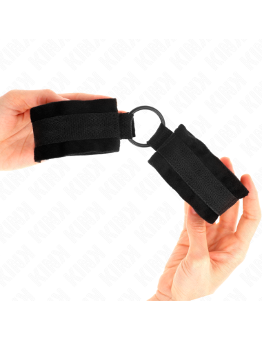 KINK - BEGINNER FUR HAND CUFFS 25 CM WITH O-RING 4 CM BLACK ADJUSTABLE 15-25 CM